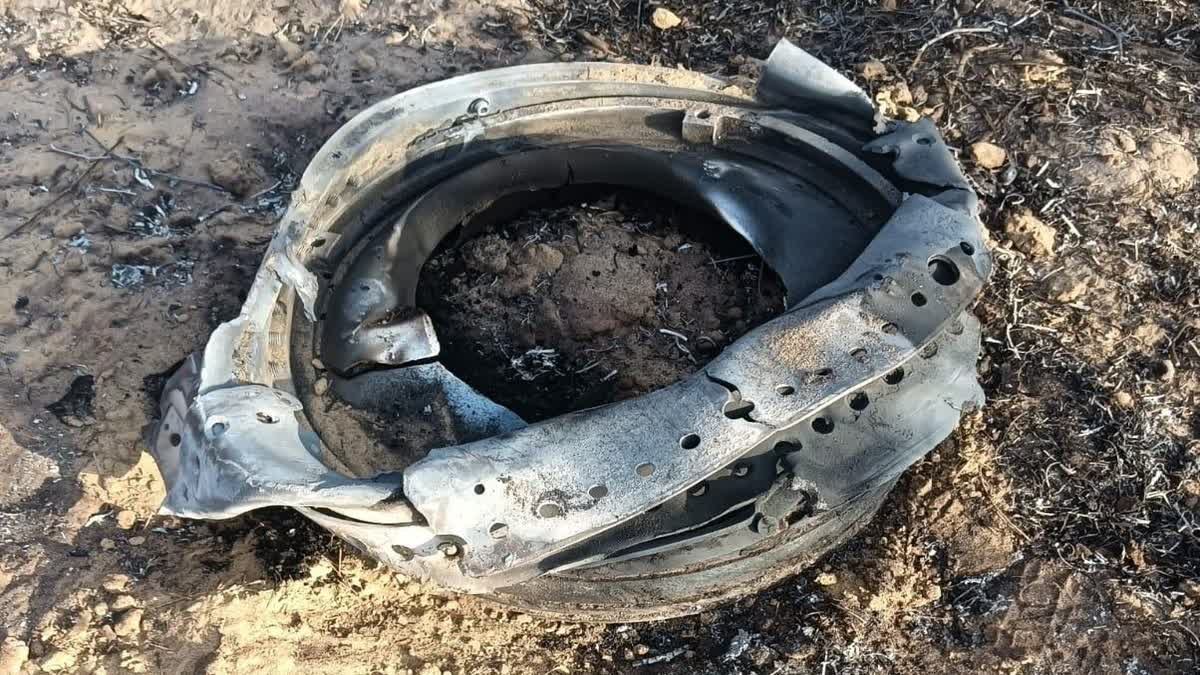 BIKANER // बीकानेर में धोरों में मिले बमनुमा वस्तु के टुकड़े, जांच जारी