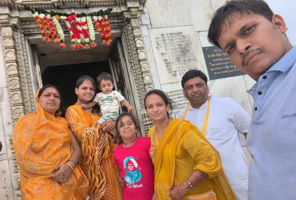 TONK// सभी तीर्थयात्रियों ने सम्मेद शिखर जी पर्वत की सामूहिक चरण वंदना की