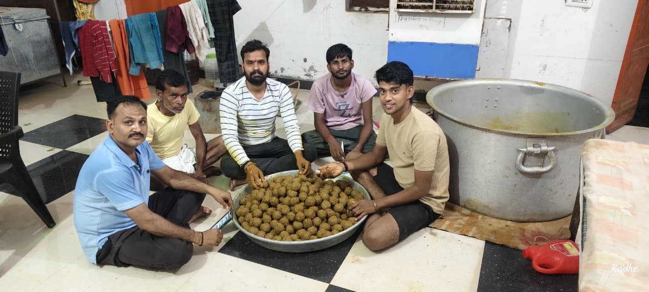 SAWAI MADHOPUR// लंपी रोग से गौ वंश को बचाने को बनाए लड्डू