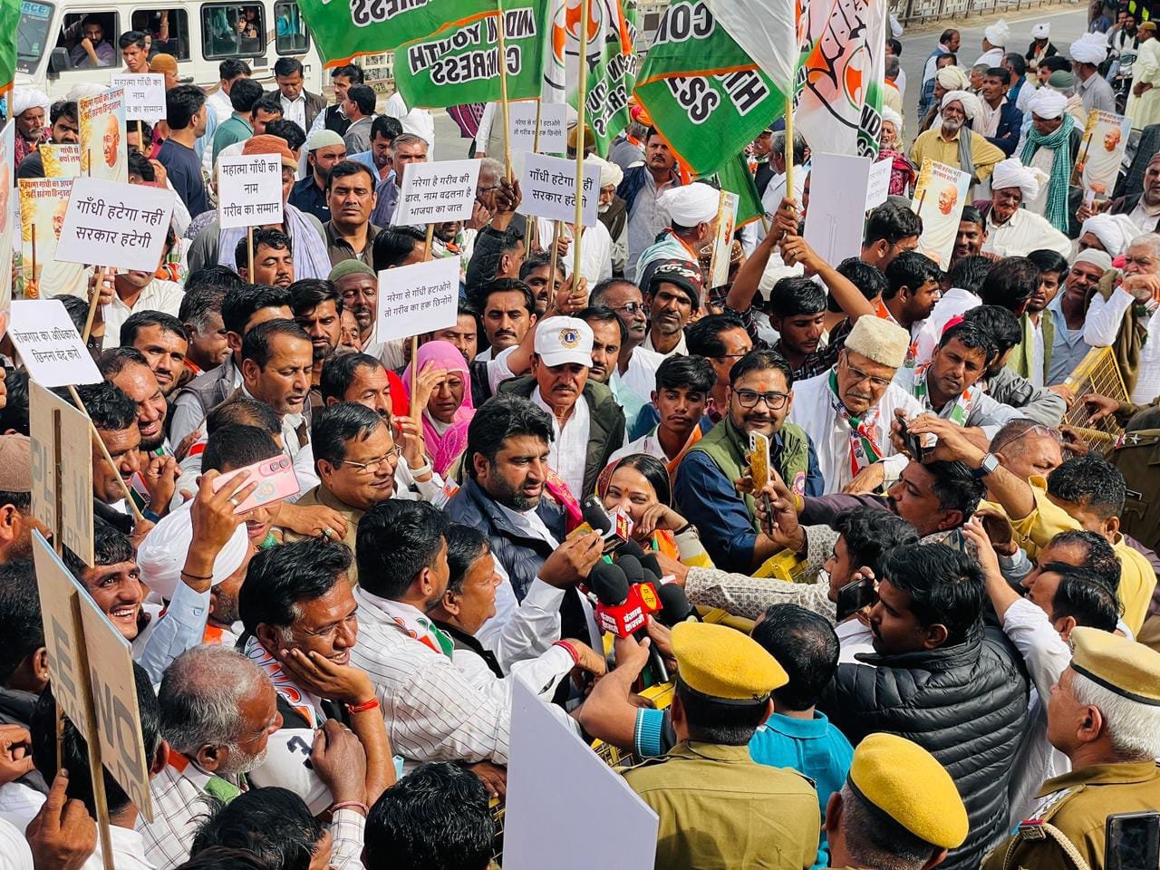 महात्मा गांधी राष्ट्रीय ग्रामीण रोजगार गारंटी योजना (मनरेगा) गांधी दर्शन स्थल पर शांतिपूर्ण विरोध प्रदर्शन