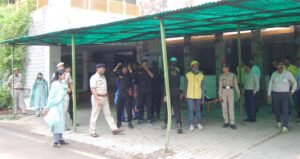 अलवर में आट्‌र्स कॉलेज में एयर स्ट्राइक,घायलों को अस्पताल भेजा:ब्लैकआउट में सायरन बजते ही लोगों ने घरों की लाइटें बंद की; मॉकड्रिल हुई