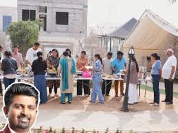 दुबई में फंसे बिजनेसमैन को कहा- चार्टर से निकल जाओ:खुद 400 भारतीयों के लिए रुके, रहने-खाने का किया इंतजाम; बोले- लोग रोते हुए आ रहे थे