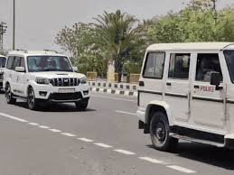 पाकिस्तान से बाड़मेर आई क्रिस्टल ड्रग, गुजरात जा रही थी:पूछताछ के लिए अपनी स्कॉर्पियो में बैठ कर थाने पहुंचा आरोपी, 2 तस्कर गिरफ्तार