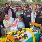 सेना के जवान की पार्थिव देह देख पत्नी बेहोश:बेटी बोलीं-पापा मुझे भरोसा नहीं था आप ऐसे आओगे, दो दिन पहले ड्यूटी पर गए थे