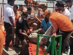 वृंदावन हादसा-11 पर्यटकों की मौत, 4 अभी लापता:यमुना में 250 गोताखोर तलाश कर रहे; लोगों को मरता छोड़कर भागा नाव मालिक गिरफ्तार