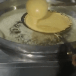 नमकीन-पापड़ 20 रुपए तक और महंगे हो सकते:बीकाजी दाम बढ़ा चुका, बीकानेर के 800 व्यापारी मुश्किल में; 100 कंटेनर समुद्र में अटके